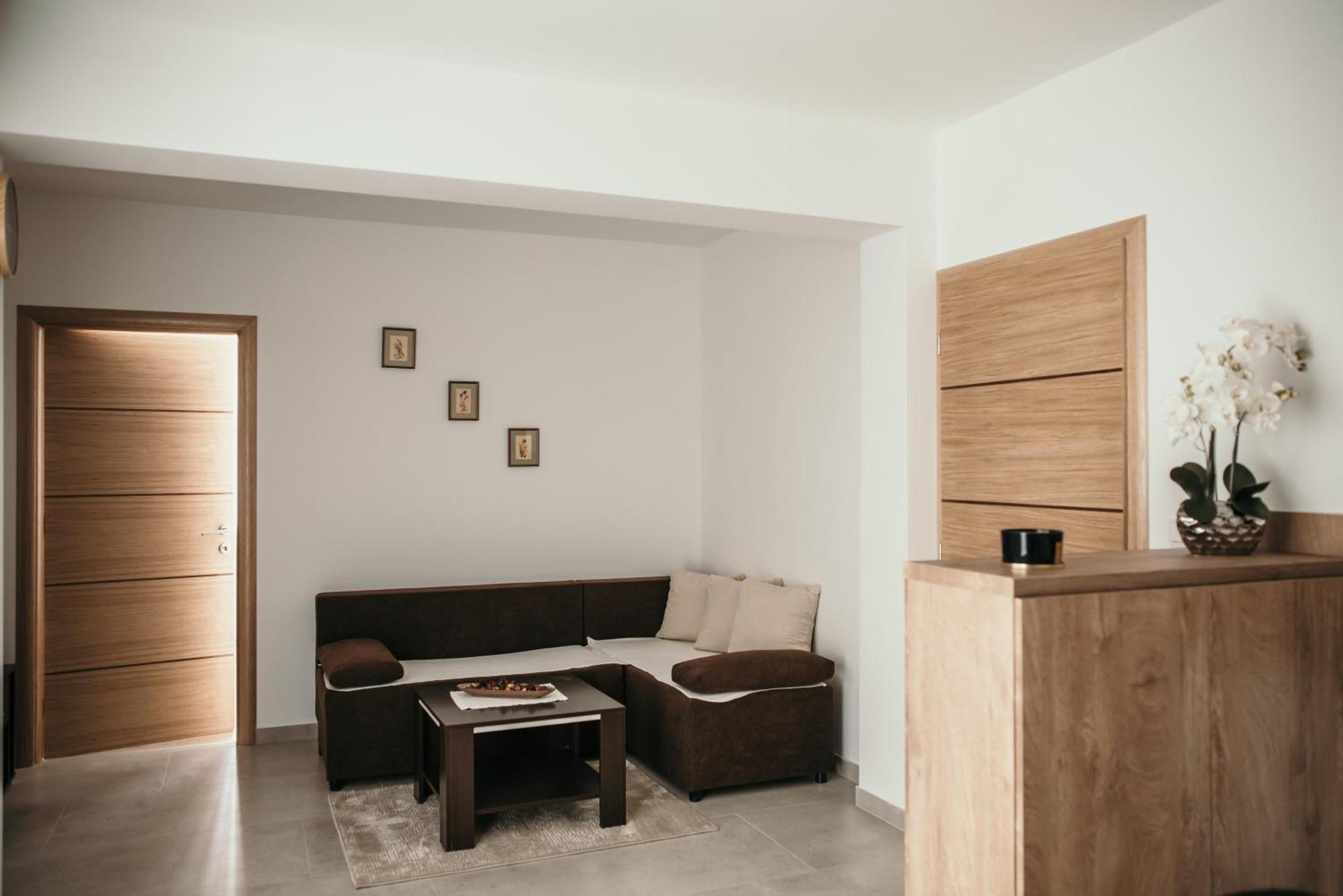 Apartman Krznaric ジュパニャ エクステリア 写真
